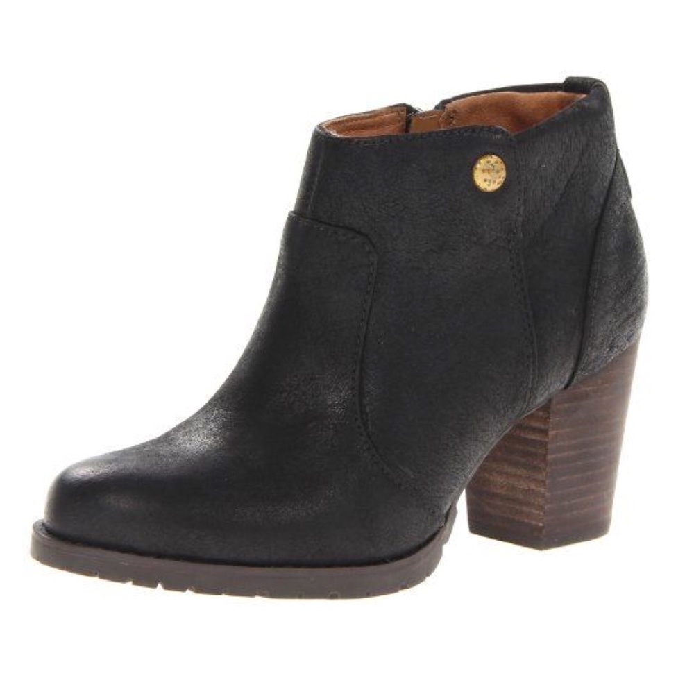 Clarks Mission Philby Black Leather Ankle Boots